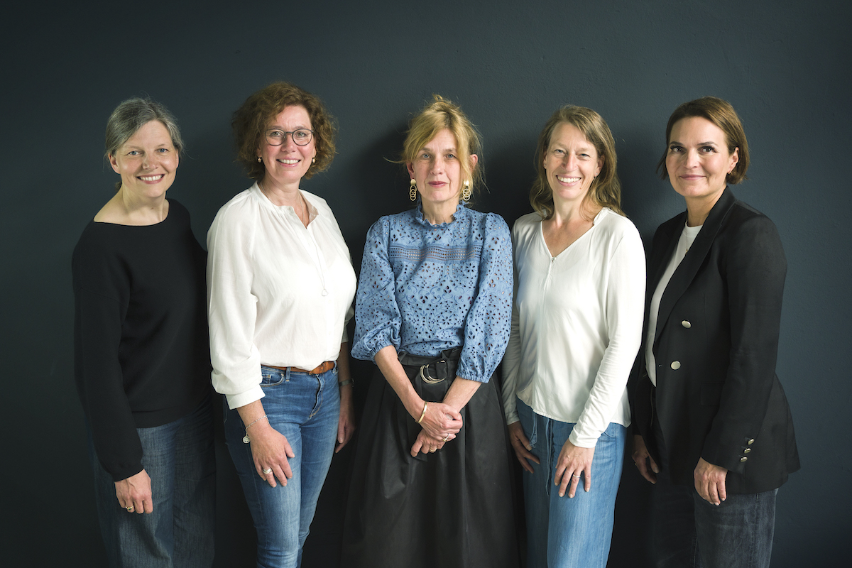 Fünf Frauen, fünf Gesichtern